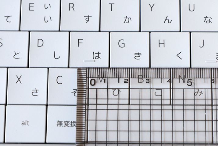 L[sb`͎ōE19mmقǁBL[ƃL[̊ԂقƂǂȂA2̃L[𓯎ɉĂ܂悤Ȍ둀͂قƂǂȂ