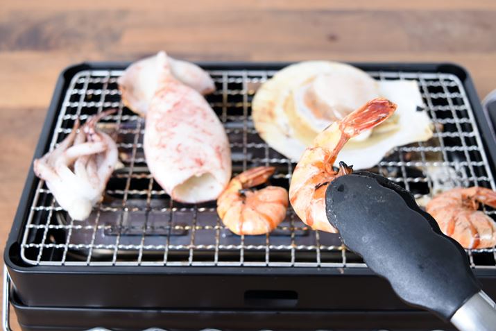 Oq̏Ă̂ƂƓlɁA̋߂ɂHނ珇ɉ΂ʂĂ܂B͂قƂǏo܂łAނ̏Ă邢jICoCI