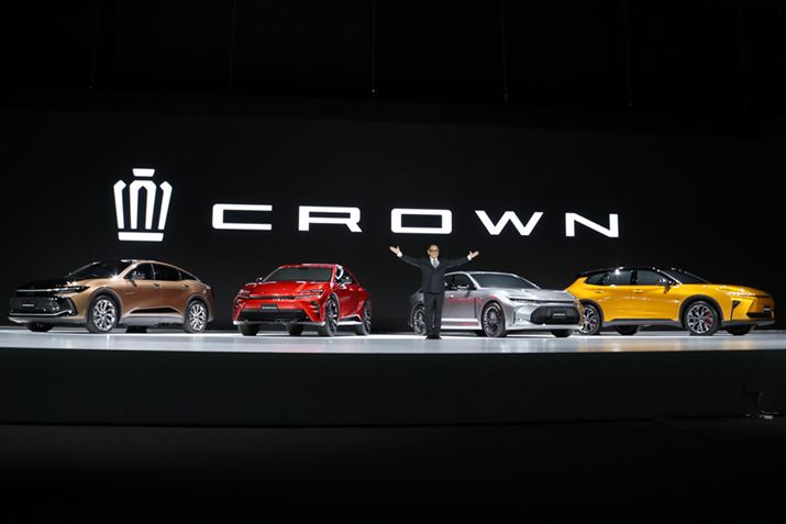 g^ V^uNEv́A܂ł̃Z_ɉāAVɃNXI[o[Anb`obNASUVƌv4ނ̃{fB^CvCAbvB摜̎ԗ́ANXI[o[AX|[cinb`obNjAZ_AGXe[giSUVjB̐ĺAg^ \В̖Lc͒j