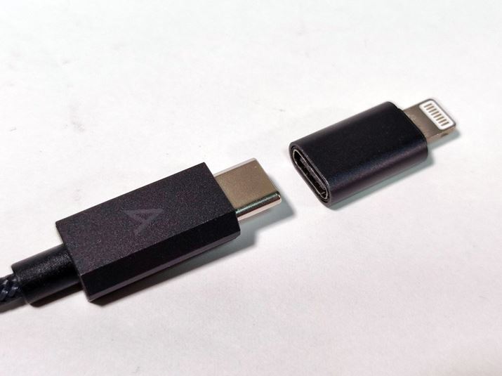 ͒[qUSB Type-CBLightningϊRlN^[t