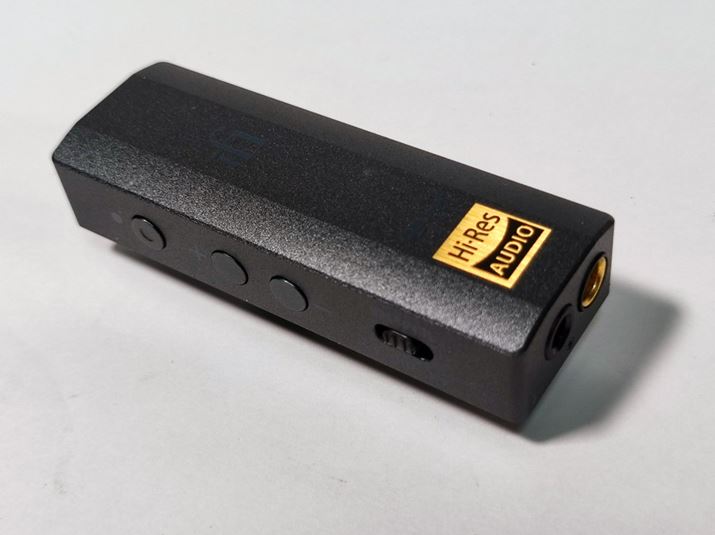 iFi audio「GO bar」。ヘッドホン出力は、3.5mmシングルエンドと4.4mmバランスの2系統