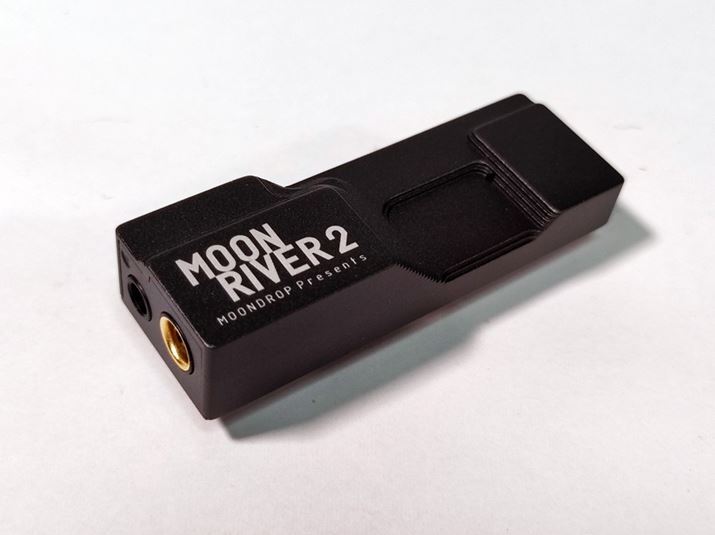 水月雨「MOONRIVER2」。ヘッドホン出力は、3.5mmシングルエンドと4.4mmバランスの2系統