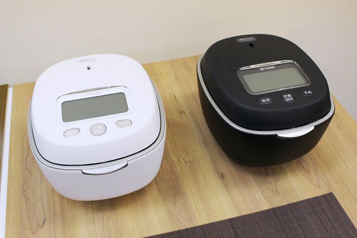 їeʂ5.5ŁATCY290ij×351isj×220ijmmBю̏d͂1,080WƂȂĂ܂BJ[́AX[gubNƃ~XgzCg2FWJ