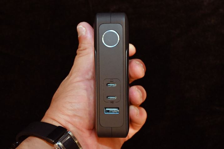 o͒[qUSB Type-C×2USB Type-A×1BUSB Type-CAC[dɒP|[gő65W܂ŁAobe[p͍ő30W܂ŏo͉\