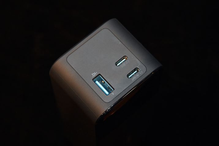 o͒[qUSB Type-C×1USB Type-A×1ŁAUSB Type-C͒P|[gōő140Wo͂ɑΉ