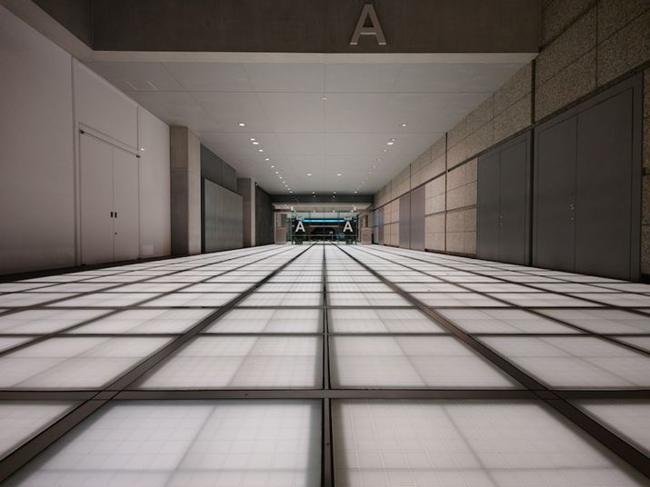 AQUOS R7AY[F0.7{AxFISO182AVb^[Xs[hF1/1768bAilFF1.9AzCgoXFI[gBeʐ^i3968×2976A2.7MBj