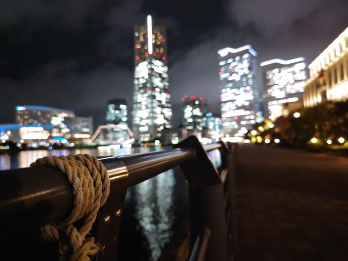 AQUOS R7AY[F0.7{AxFISO2601AVb^[Xs[hF1/40bAilFF1.9AzCgoXFI[gBeʐ^i3968×2976A2.5MBj