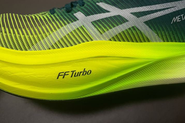 OɂēڂꂽyʃtH[uFF BLAST TURBOvA4%ʁBՌzƔコƂƂɁAoIɑ傫ȃCpNg^郋bNXɎdオ