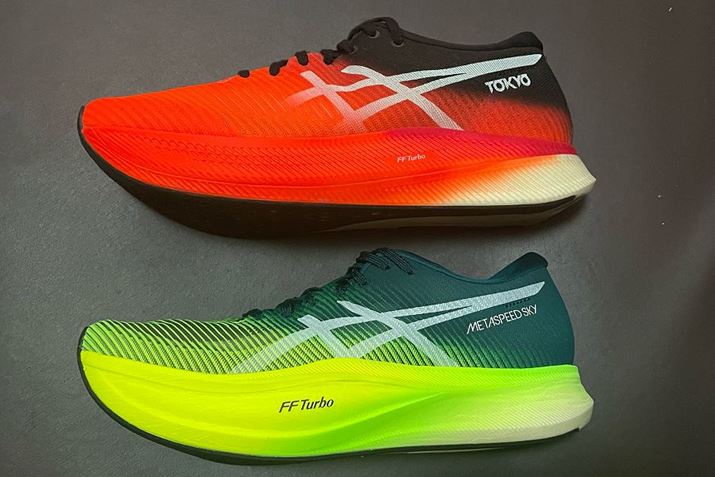 ʐ^̑Ofu^Xs[h XJCvׂƁAʐ^́u^Xs[h XJC{ṽ~bh\[OɂẴ{[AbvۗĂ