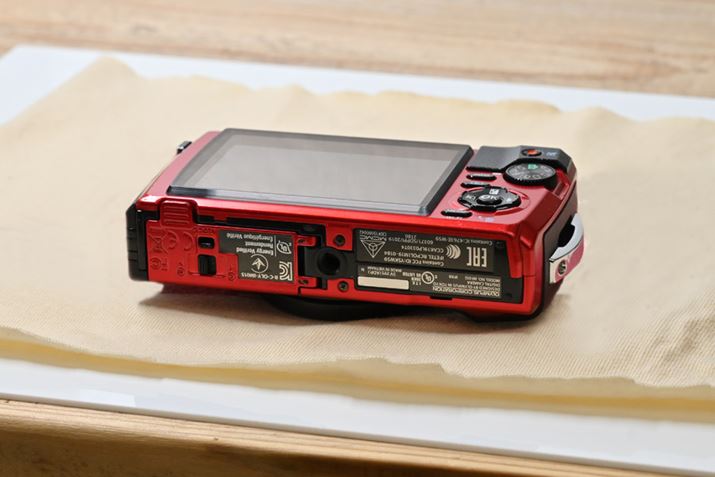 uLG-1v֗Ȃ̂́AJɐ[ŒZBe1cm̈ʒuɂȂ邱ƁBȔʑ̂ɃJĎBes܂