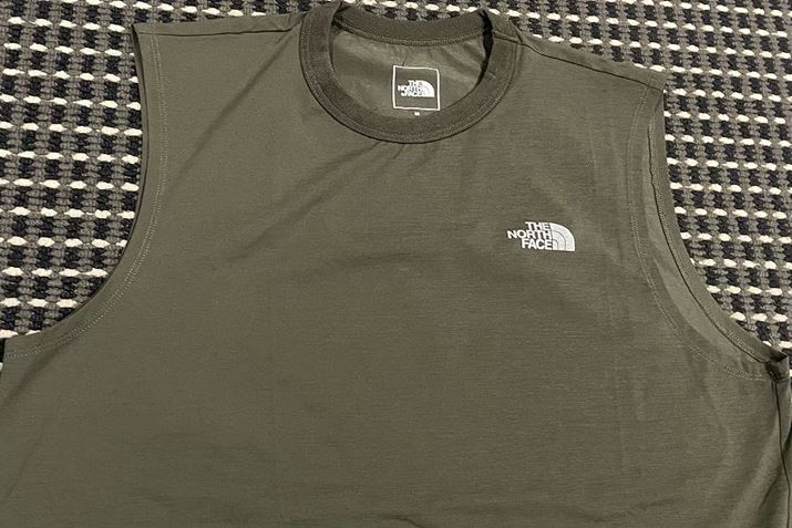 ̖̂ƂAN[lbNƃX[uXfUC~bNXB1Œ̂͂AVc̃Ci[ƂĒp̂ɂsb^