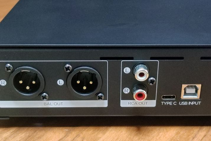 obNɂ́AoXóARCAo͂𓋍ځBUSBType-CType-B2npӂĂ