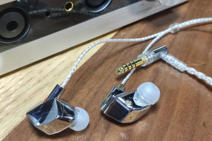 finaluA8000vƂ̑gݍ킹B𑜓x̍L̂悳͂̂܂܂ɁA̎h肪ȂȂASn悢㎿ȃTEhɃVtg