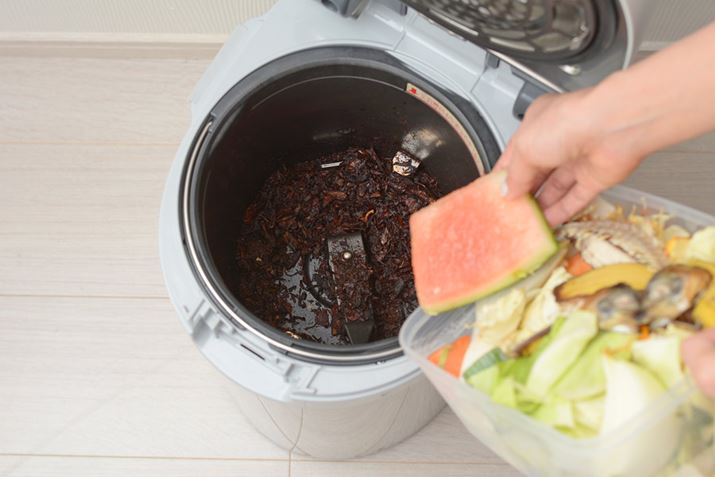 ̓ɏoS~͂̓̓ɏ΁AӂJƂɐS~LY悤ȎԂh܂