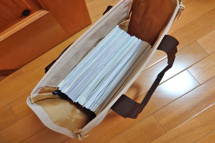 ăR~߂ƂAЂƂ܂TX^[uJE ܂g[gvI A4TCYB5TCY2ނCAbvĂAA4TCYw܂BɁA莝̓liʓIB5TCYA24`40PjĂ݂ƁA30OオꂢɎ܂܂Bcނ̂ŁAJȏʂւȂ̂ŁAlȂȂAO猩ႤSzȂ̂ꂵI B5TCY̓lꂽꍇAE]̂ŁAlŎgȂB5TCỸg[gł܂񂪁AA4Ȃό`TCY̓lmxeB܂I ͈płid̎ނłg܂Ij