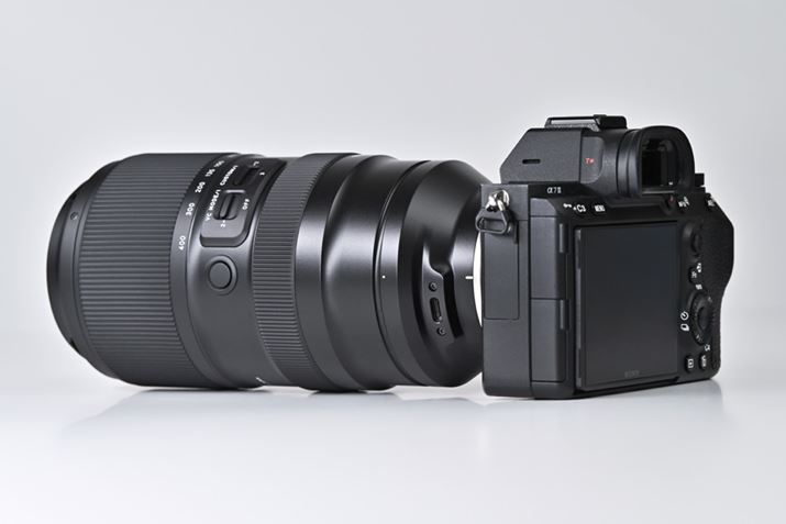 葤̃}Eg߂PCڑp̃RlN^[|[giUSB-C[qjpӂĂ