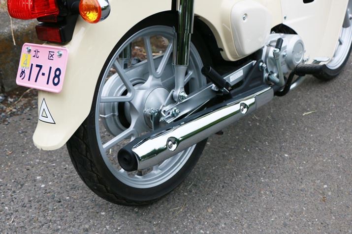 A̓hu[L̂܂܂Atgɍ킹ăLXgzC[B}t[̓bLɌ邪A{̂̓ubNŃK[hbLĂ