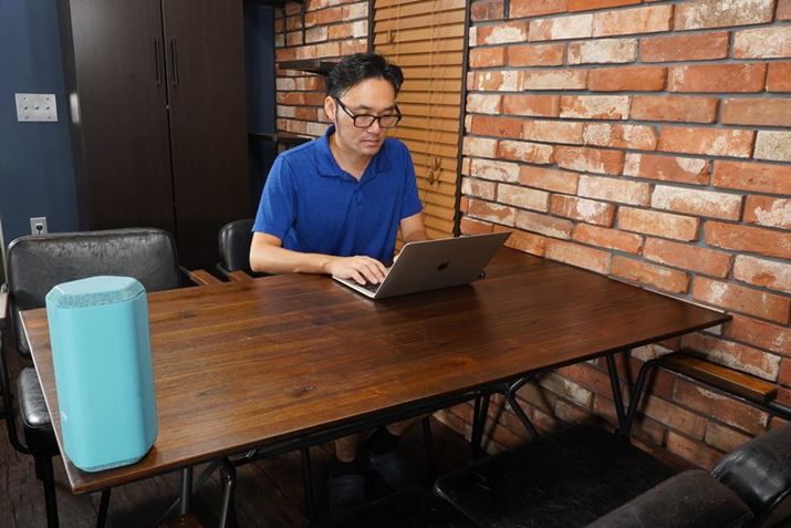 ^ʂɂ̓Xs[J[ݒuɂPCƂ̑gݍ킹A