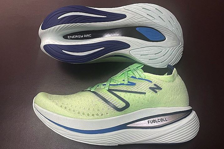 uFuelCell SuperComp Trainerit[GZ X[p[Rv g[i[jv́uGREEN/BLUEviiԁFMRCXLG2jBTCgíA24,200~iōj