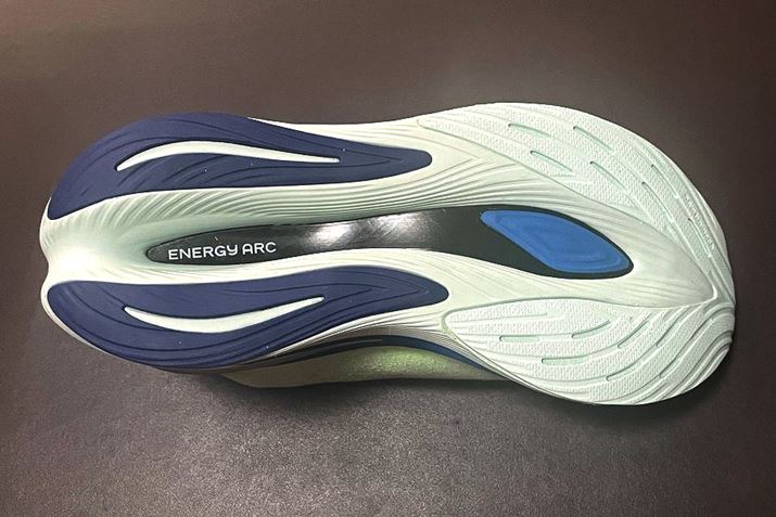 AEg\[ɂ́AyʂϖՐɂꂽuCgEFCg\bho[vCŜɍ̗pBԂ̃g[jOɂΉ