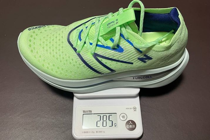 ̃{[~[ȃVGbg炷ƁA26.0cmiUS8j285gƂdʂ́AďdȂ