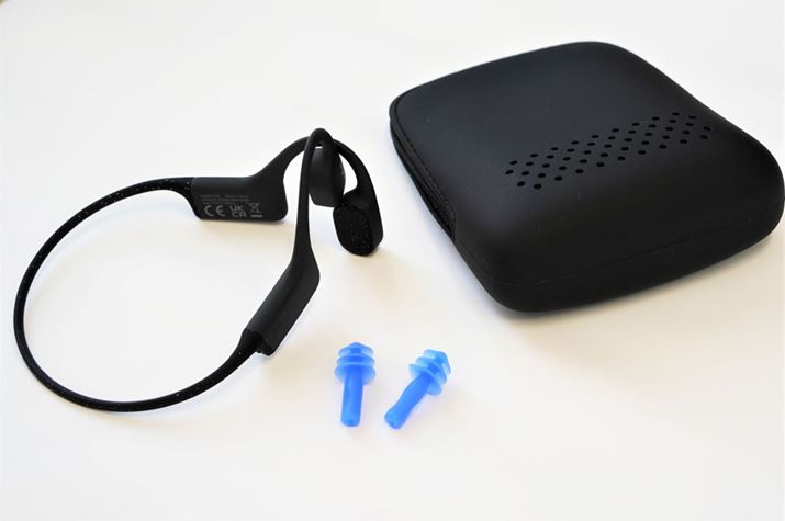 pbP[Wɂ́Ap̏[d̂قAAhdl̃CzP[XtĂ܂BP[Xɂ͐p̌JĂȂǁAv[Ȃǂłg₷z肪ł