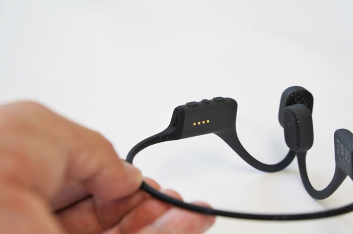 yt@C̓]ςł܂΁AƂ̑͊ȒPBÊ߂ݕӂɑ{^4Ay̍Đ/~A{[̏㉺Ȃǂs܂B̂Shokẑق̃fƑ卷ȂAłIɎg܂