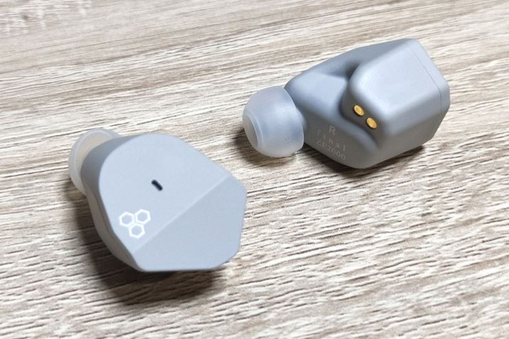 uZE2000ṽCz{́BCz{̂̓IȌ`󂪁Az[hƑ̉Kɑ傫^ĂBt̃C[s[X́AuTYPE E SCXpdlvŁApbP[Wɂ5TCYt