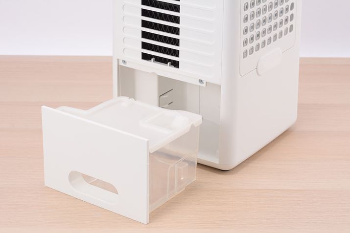 ╗[hƏ[hł́A{̂ɋz܂ꂽCpŔMDČIA̐r^Nɗ܂܂BRvbT[@Ɠdg݂Ȃ̂ŁAr^Nɗ܂̂ĂȂ΂Ȃ܂B^Neʂ1LŁAɂȂƉ^]͎~܂