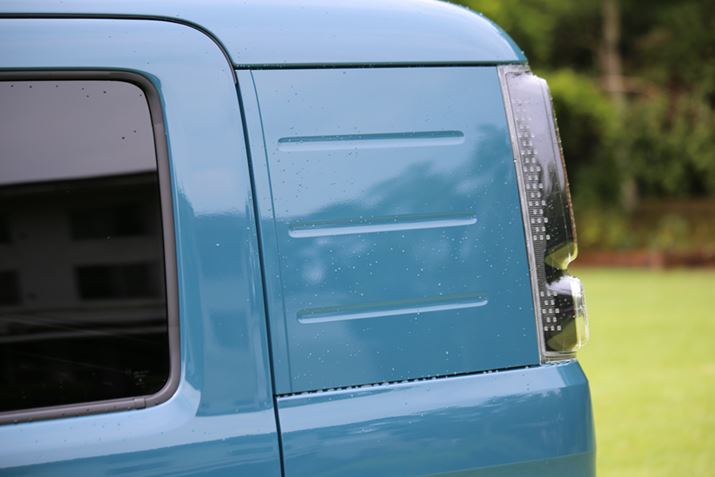 V^uXy[VAx[XṽTChC[WBx[Xf́uXy[VAJX^vƈقȂANH[^[EBhEplɕĂ