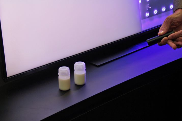 rl߂ꂽũCNɎO𓖂ĂĔV~[V̗lqBʎqhbgAFLEĎ󂯂Ɠ悤ɔƂ