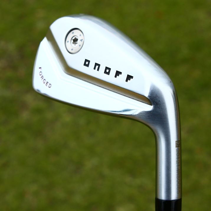 wbh͒\B\̗pꍇ́A@̂̂ʓIłBÃfł͐\ǋ邽߁AĎԂ̂b@ɂtH[Wh{fB̗pĂ܂BfUC̓VvŁAꌩƃ}bXobN悤ɌdオBobNtF[X̃EFCgAfUC̃ANZgɂȂĂ܂