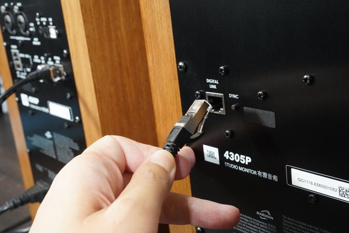 vC}[ƃZJ_[̐ڑ́ACXNł96kHz/24bit܂ŁALANP[u𗘗pC[hNł192kHz/32bitœ`