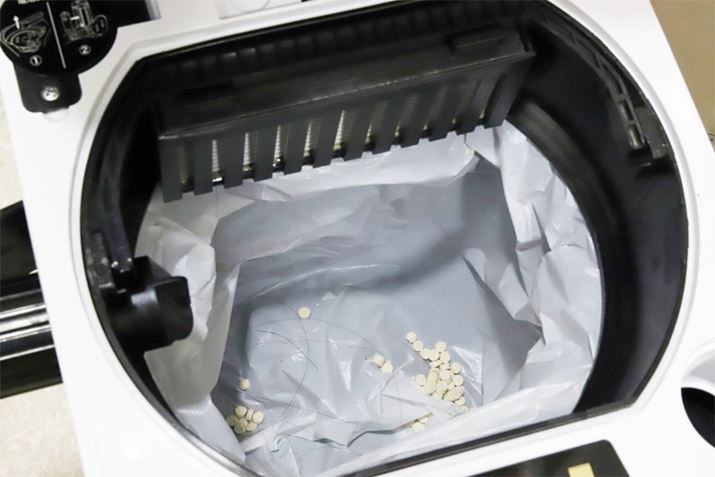 zꂽS~͂̂܂܃oPcցBS~̌^Ȃł͂̃bgł