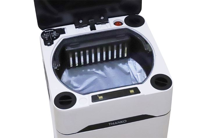 oPc㕔̎lp̂tB^[BrC͂ʂĊOɏo܂