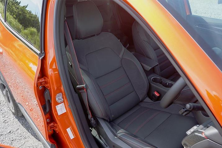 ̂̃tXԂ̃C[W炷ƕʂ̃V[gɂȂ܂Ał̓ƕĂ̓NX̒ł̓{[݂A炵̌p܂