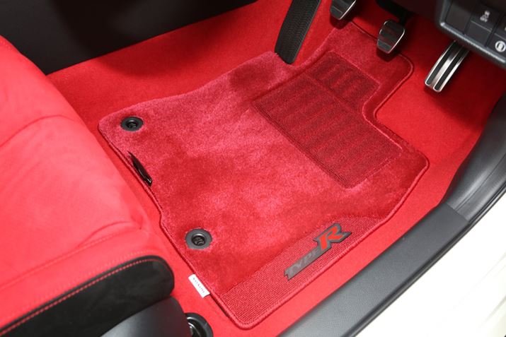 ^CvR`̐ԓ̗pꂽCeABtgV[gƃtAJ[ybg̐ԐFf