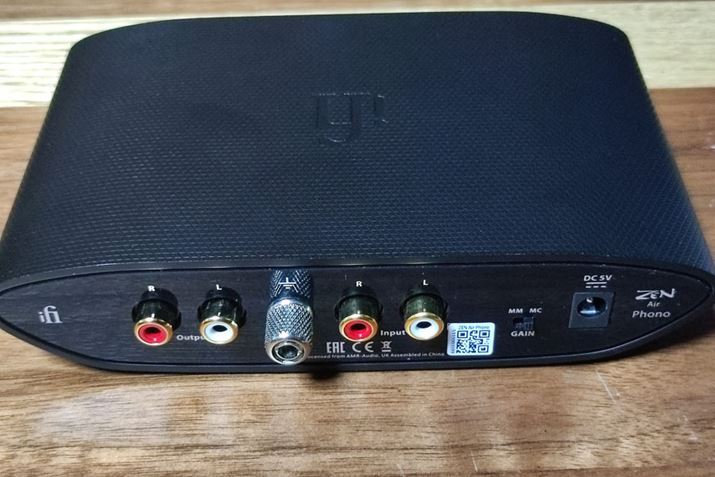 wʃC^[tFCXB4.4mmoXo͂̏ȗȂǋ@\i荞ނƂŁA[YiuȉiĂ