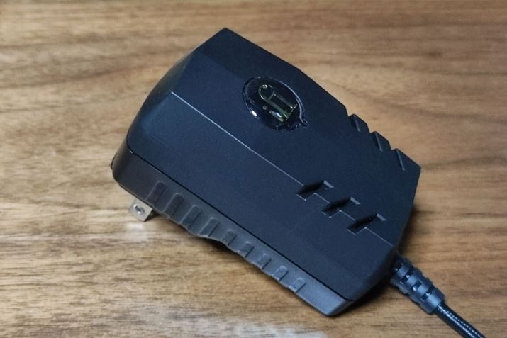 iFi audiouiPower II 5Vvւ͉̌IȊ^傫̂ŁAłΌƂ