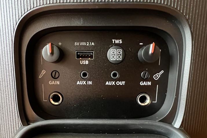 wʂɂ̓}CNƃM^[̓͒[qpӂĂ