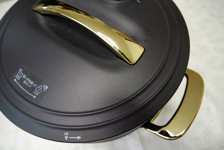 gpubŃA}bgȎ{fBɃS[h̎肪PĂ܂BLb`̌ƂɒuĂȂfUC