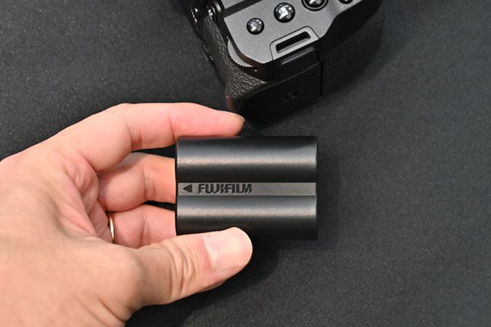 uX-H2SvuGFX100SvȂǂƓobe[uNP-W235vɑΉBm[}[h̎Be\͖540ŁA580́uX-H2SvƔׂƁAobe[\͂킸ɗĂ