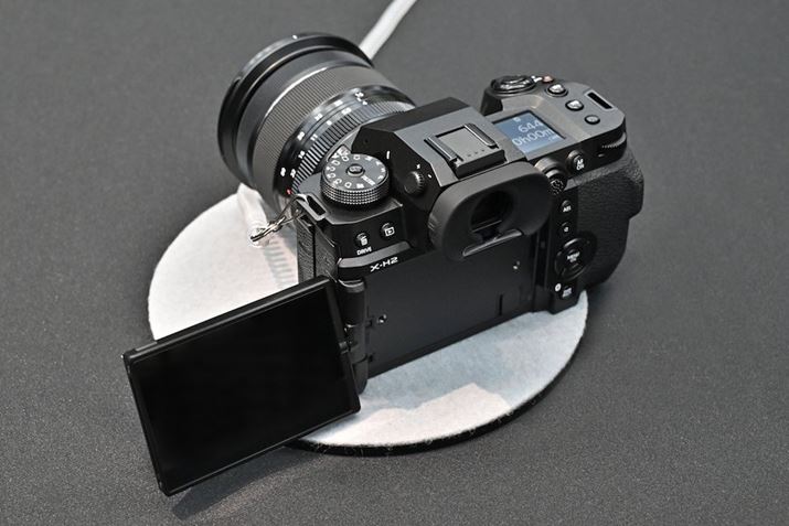 {0.8{i35mmZj̍\EVF𓋍ځBuX-H2SvƓlAwʂ̃tH[JXo[AF-ON{^́A傫Ȍ`̗̂̂pĂ