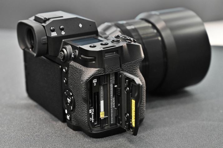 CFexpress Type BJ[hSDJ[hiUHS-IIΉjɑΉfAXbg̗p