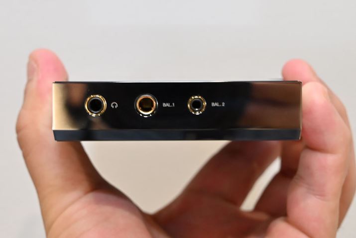 I[fBIo͂́A3.5mmAoXifW^o͌pjA4.4mm5ɃoXóA2.5mm 4ɃoXo͂ꂼ1n