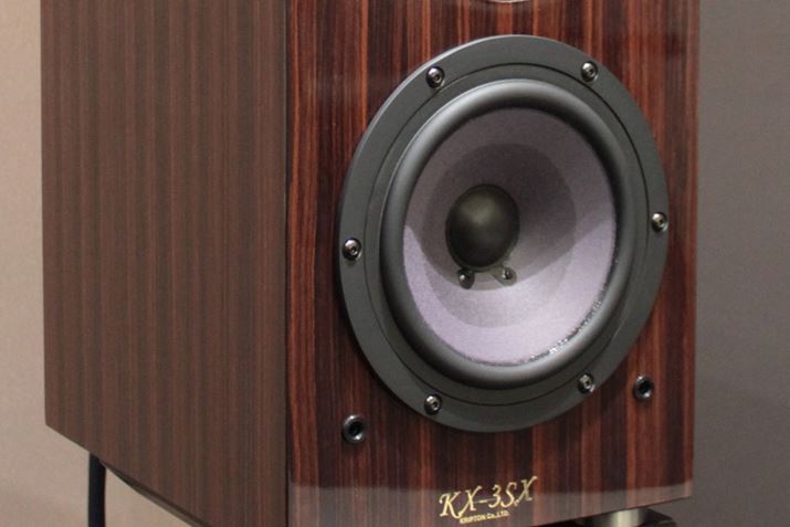 F̃jbgu170mmaNg~[[R[^E[n[vB170mma傫ȂΒ̍ĐE͍L邪A͍ĐÂ炭ȂBaȂ΂̋tB170mmȂ΁Aul̐v̑шjbgЂƂŃJo[łƂBfނ̓pvłAvXĂȂ@ۂOIɗݍƂŋx܂