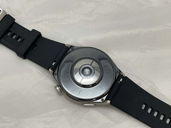 SZT[ڂĂwʂ̓Z~bNBׂׂĂĐGSnǍDBvX`bNAĔGꂽɕsȂX|[cV[ŎgpĂKł