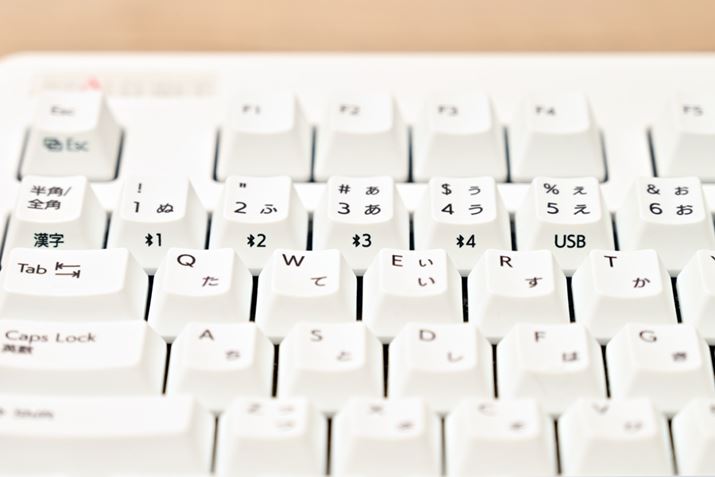 3ヂf́Aő4܂łł̃}`yAO\BluetoothڑiBluetooth 5.0jɑΉBt@NVL[{1`5L[̓͂ŁALڑ܂߂5̐ڑf؂ւ