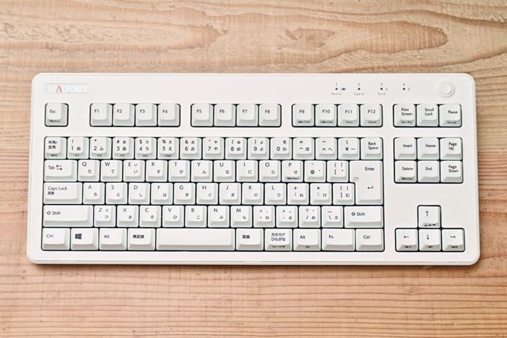 3ヂf̒ABluetoothƗL̃nCubhڑ\ȁAÉdl̃eL[XfuREALFORCE R3 R3HC23vIBlp̂悤ȒIȃfUC̑2ƔׂƁA3́Aۂ݂тт炩ۂ̃fUCɕύXĂBs͑2Ɣׂ2cmقǒi2͖142mmA3͖163mmjBL[XCb`̎́A2ヂfƓlA5000ȏ