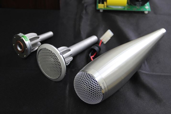 u700 S2ṽcC[^[ŁA^񒆂ƉEu700 S3ṽcC[^[BÉugDC[^[EIEgbvvf̂̂Au700 S3vɓڂ郆jbĝ̓Xs[J[LrlbgɓꂽfƊ{IɓƂ